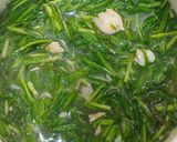 Hình bước làm 2 của món Canh hẹ nấu cá quả