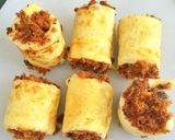 Foto langkah ke 6 dari resep Simple Beef Floss Roll Bun.
