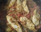 Foto del paso 4 de la receta: Bifes de pechuga de pollo salteado y acompañado con arroz.