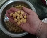 A picture of step 1 of Chana Masala.