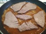 Lomos de atún en salsa de pimientos piquillo