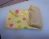 Foto langkah ke 5 dari resep Dadar Gulung Polkadot Isi Vla Apel.