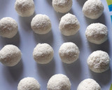 Foto del paso 2 de la receta: Bombones de leche condensada y coco🍫