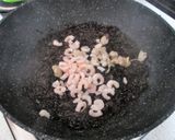 Foto del passaggio 5 della ricetta Riso Venere con Vongole e Gamberetti