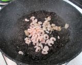 Foto del passaggio 5 della ricetta Riso Venere con Vongole e Gamberetti