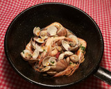 Foto del paso 22 de la receta: Jurel de cola rosada con manto de gambas y almejas