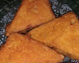 A picture of step 3 of Juggad bread pakora.