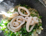 Foto del paso 1 de la receta: Guisantes con anillas de calamar
