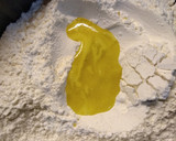 Foto del paso 1 de la receta: Pizza de cebolla y quesos