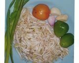 Foto langkah ke 1 dari resep Tumis tauge cabe gendot pedas.