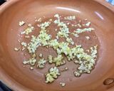 Hình bước làm 3 của món Lòng gà xào mướp