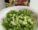 Pas rețetă Salată verde cu cașcaval uscat și merișoare 1 fotografie