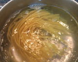 Foto del paso 6 de la receta: Pasta fresca con anchoas y gambas