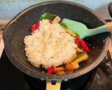 รูปขั้นตอนการทำที่ 6 ของ ข้าวผัดต้มยำกุ้ง ไข่ดาว