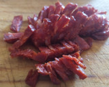 Foto del paso 2 de la receta: Espaguetis de calabacín con pesto y chorizo