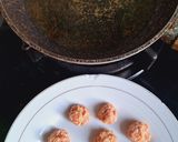 Foto langkah ke 2 dari resep Bola - Bola Daging Saus Putih.