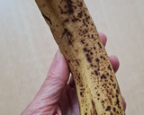 Foto del paso 1 de la receta: Muffins proteicos con banana exánime (fermentación alcohólica 😅), sin endulzar, sin harina, sin ⚖️