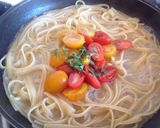 Foto del passaggio 6 della ricetta Linguine con calamari, salsa di pane di segala e bottarga