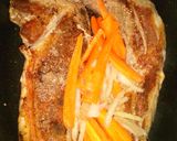 Foto del paso 3 de la receta: Carne de cerdo cítrico (pechito) agridulce  perfumado con jengibre y tomillo a la cacerola