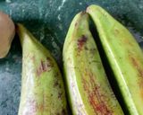 A picture of step 1 of Raw Banana Chops.
