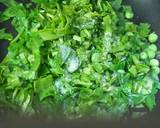 Stir Fried Spinach with Garlic and Green Peas recipe step 2 photo