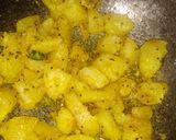 आलू की सूखी सब्जी (aloo ki sukhi sabzi recipe in Hindi) रेसिपी चरण 3 फोटो
