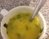 Foto del paso 3 de la receta: Tortilla de berenjena, champiñones, cebolla y morrón con ensalada