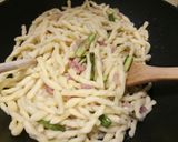 A picture of step 3 of Fresh pasta with asparagus and pancetta.