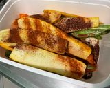 Une image de l'étape 8 de Poivrons bicolores et courgettes jaunes grillés aux épices.