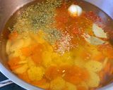 Savanyú krumplileves kolbásszal, és tojással recept fázis 1 fotója