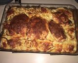 Foto del paso 3 de la receta: Pechugas con papas y cebollas a la crema gratinado