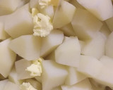 Foto del paso 12 de la receta: "Lomo de cerdo al pimiento" en una cama de espárragos y puré