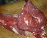 Foto del paso 1 de la receta: Colita de cuadril mechada con papas rústicas