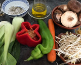 Foto del paso 1 de la receta: 🍁 Tallarines al estilo chino con gambas al ajillo 🧄