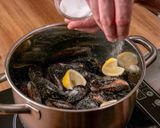 Fehérboros feketekagyló recept fázis 4 fotója