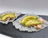 Foto del paso 7 de la receta: Barquillos de arroz con salmón y aguacate