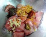 Foto del paso 1 de la receta: Arroz con pechuga de pollo a los tres currys
