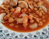 Foto del paso 10 de la receta: Garbanzos con gambas y almejas