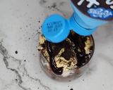 A picture of step 4 of Oreo Chocolate shake.