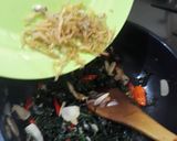 Foto langkah ke 3 dari resep Tumis daun kale teri.