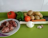 Foto del paso 1 de la receta Patatas guisadas con carne