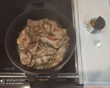 Foto del paso 1 de la receta: Conejo al ajillo con patatas y guisantes