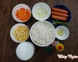 Hình bước làm 1 của món Cơm chiên xúc xích