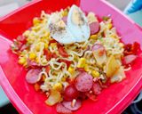 A picture of step 6 of Fried Instant noodles loaded with Sausages and vegies.