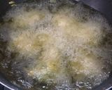 A picture of step 3 of Crispy Aloo, Palak aur Pyaaz ke pakoray.