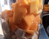 A picture of step 1 of Bananas and mango smoothie.