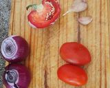 Foto del paso 1 de la receta: Bifes de hígado a la criolla con salsa de crema de vino tinto y puré de papas