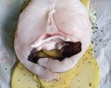 Foto del paso 3 de la receta: Merluza en papillote con aceitunas negras y tomate