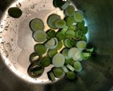 Foto do passo 1 de Sopa de alho-poró e couve com torrada de ervas