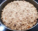 A picture of step 4 of Apple crumble cake.